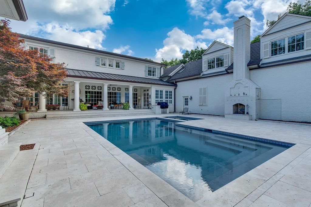The Estate in Nashville is a luxurious home providing plenty of room for storage or expansion now available for sale. This home located at 1108 Overton Lea Rd, Nashville, TN 37220, Tennessee; offering 04 bedrooms and 08 bathrooms with 7,209 square feet of living spaces. 
