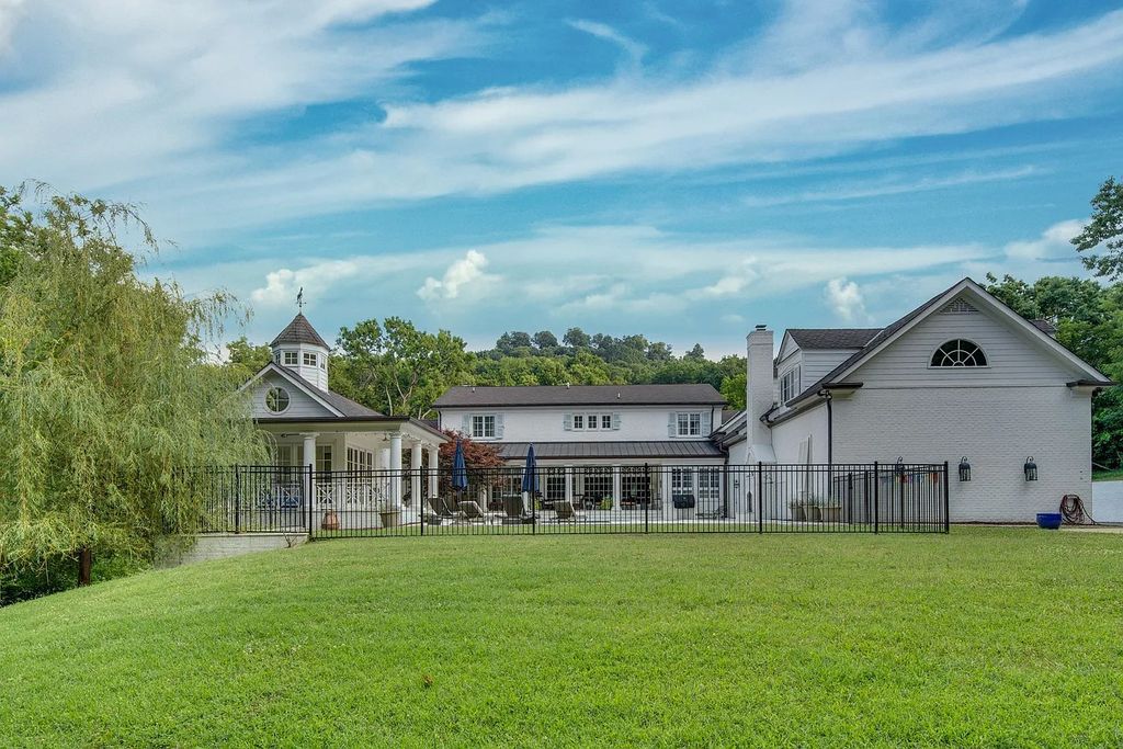 The Estate in Nashville is a luxurious home providing plenty of room for storage or expansion now available for sale. This home located at 1108 Overton Lea Rd, Nashville, TN 37220, Tennessee; offering 04 bedrooms and 08 bathrooms with 7,209 square feet of living spaces. 