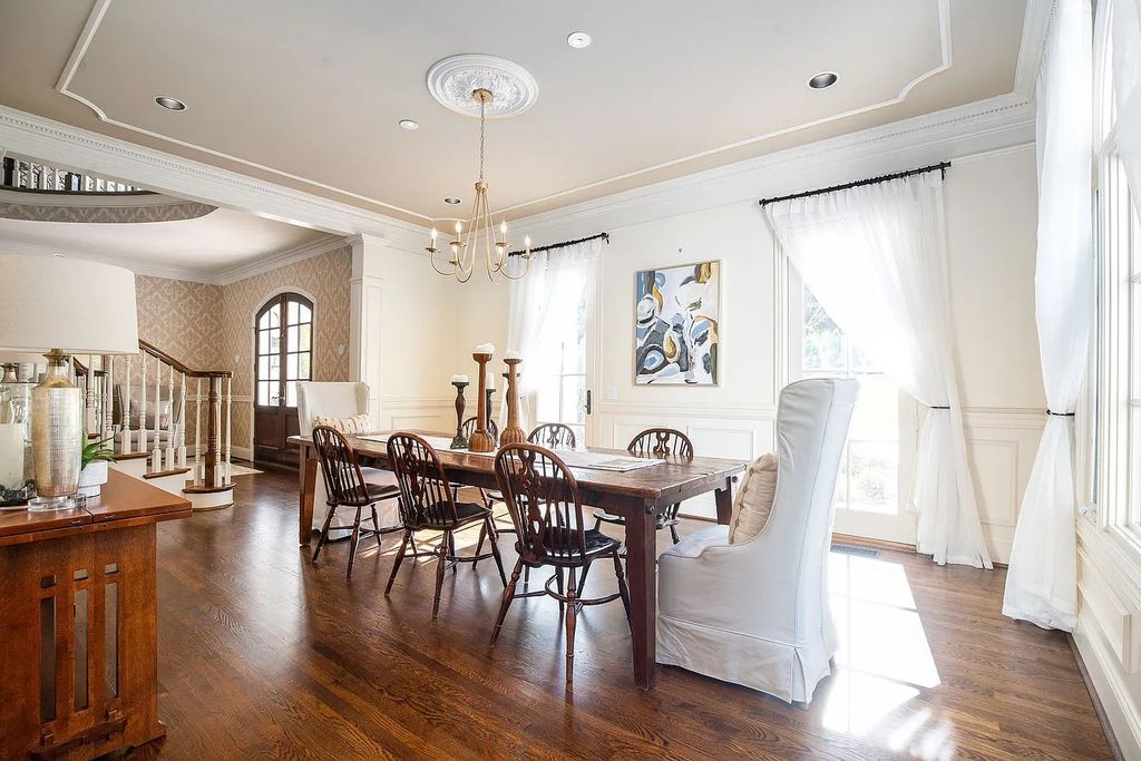 The Estate in Nashville is a luxurious home providing plenty of room for storage or expansion now available for sale. This home located at 1108 Overton Lea Rd, Nashville, TN 37220, Tennessee; offering 04 bedrooms and 08 bathrooms with 7,209 square feet of living spaces. 