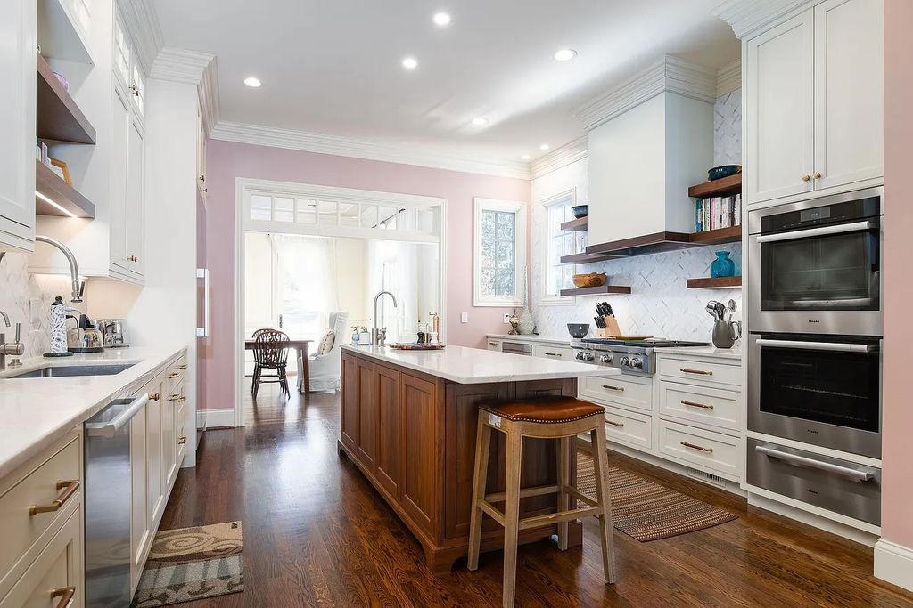 The Estate in Nashville is a luxurious home providing plenty of room for storage or expansion now available for sale. This home located at 1108 Overton Lea Rd, Nashville, TN 37220, Tennessee; offering 04 bedrooms and 08 bathrooms with 7,209 square feet of living spaces. 