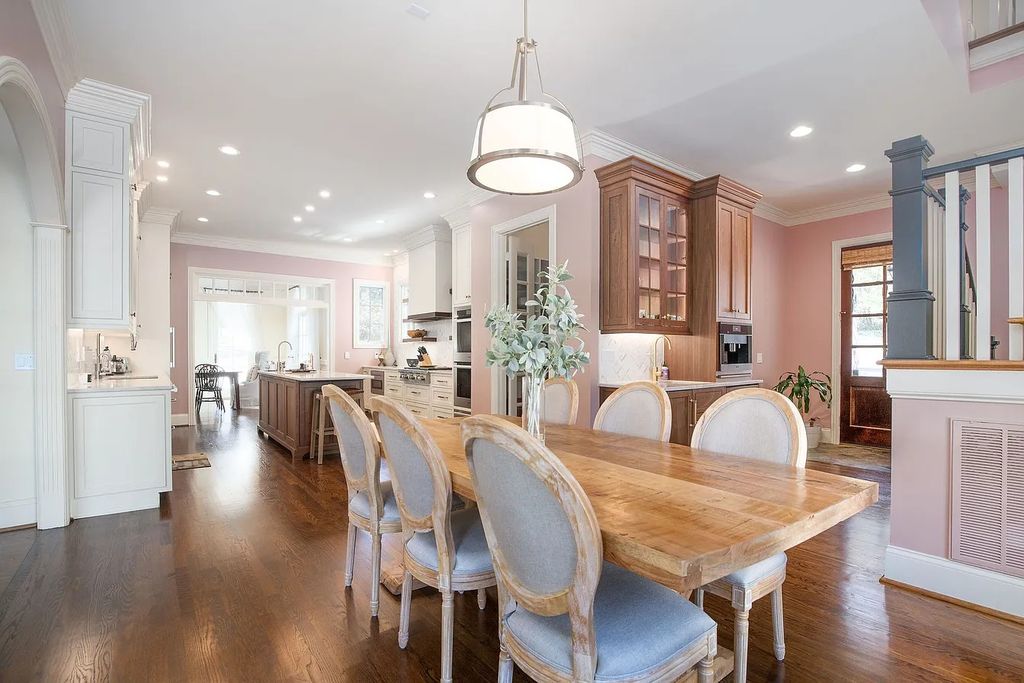 The Estate in Nashville is a luxurious home providing plenty of room for storage or expansion now available for sale. This home located at 1108 Overton Lea Rd, Nashville, TN 37220, Tennessee; offering 04 bedrooms and 08 bathrooms with 7,209 square feet of living spaces. 