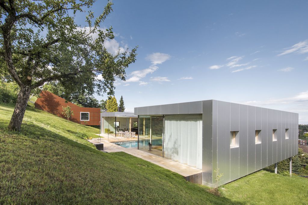 Courtyard House, Nice U-shape Home with Open Plan by Christian Tonko