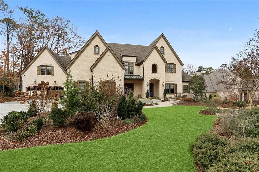 The Estate in Sandy Springs is a luxurious home showcasing magnificent garden area and perfect outdoor living area now available for sale. This home located at 4922 Powers Ferry Rd, Sandy Springs, Georgia; offering 05 bedrooms and 07 bathrooms with 6,515 square feet of living spaces. 