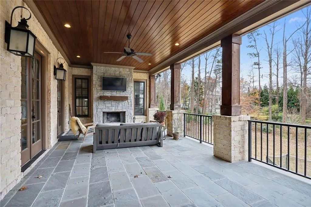 The Estate in Sandy Springs is a luxurious home showcasing magnificent garden area and perfect outdoor living area now available for sale. This home located at 4922 Powers Ferry Rd, Sandy Springs, Georgia; offering 05 bedrooms and 07 bathrooms with 6,515 square feet of living spaces. 