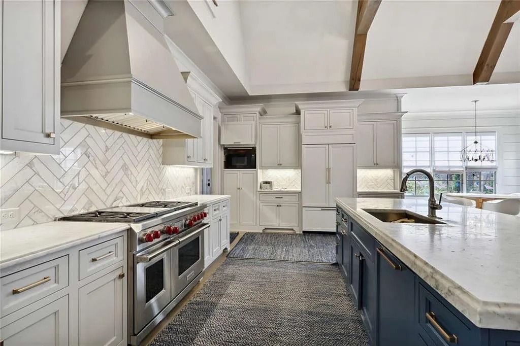 The Estate in Sandy Springs is a luxurious home showcasing magnificent garden area and perfect outdoor living area now available for sale. This home located at 4922 Powers Ferry Rd, Sandy Springs, Georgia; offering 05 bedrooms and 07 bathrooms with 6,515 square feet of living spaces. 