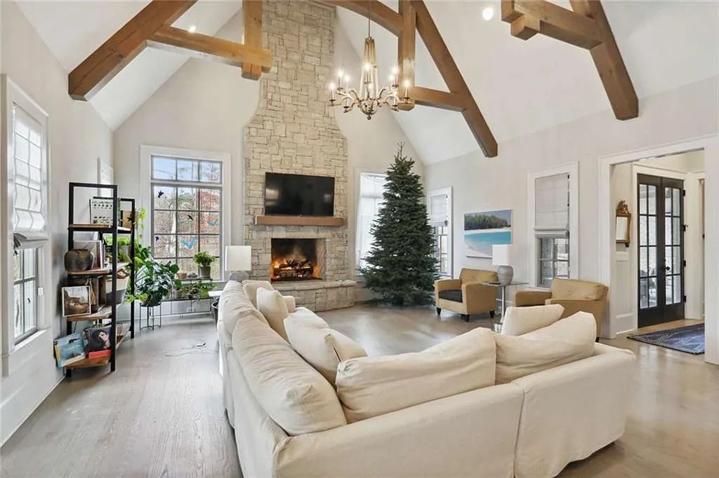 The Estate in Sandy Springs is a luxurious home showcasing magnificent garden area and perfect outdoor living area now available for sale. This home located at 4922 Powers Ferry Rd, Sandy Springs, Georgia; offering 05 bedrooms and 07 bathrooms with 6,515 square feet of living spaces. 