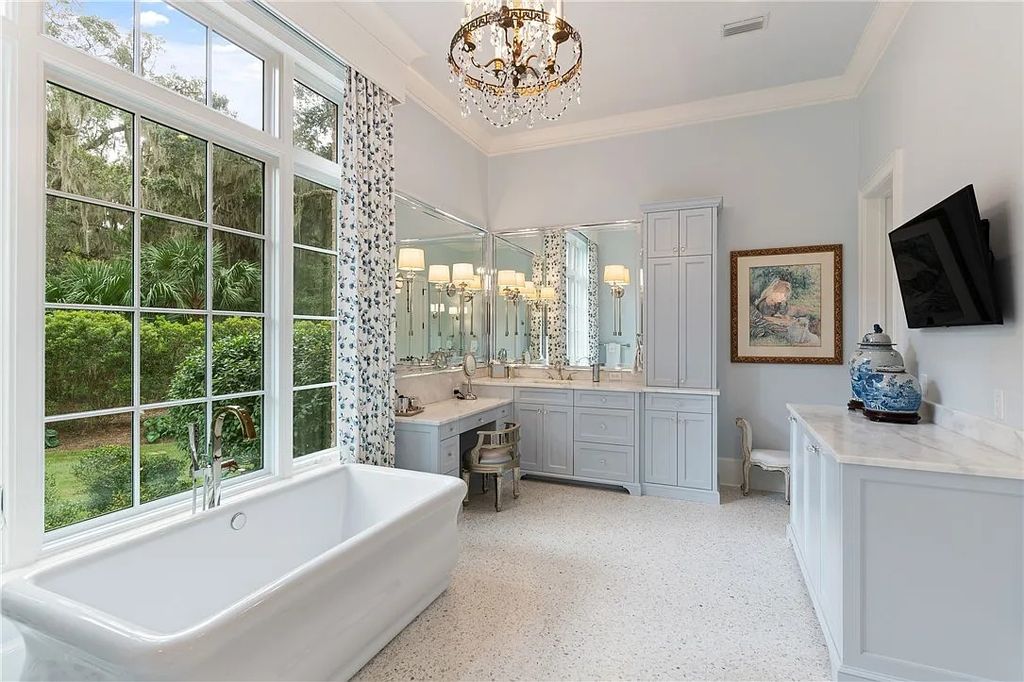 The Estate in Saint Simons Island is a luxurious home perfectly situated with panoramic deep water and marsh views now available for sale. This home located at 420 Pikes Bluff Dr, Saint Simons Island, Georgia; offering 04 bedrooms and 06 bathrooms with 6,052 square feet of living spaces.