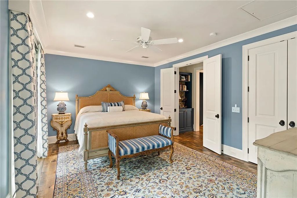 The Estate in Saint Simons Island is a luxurious home perfectly situated with panoramic deep water and marsh views now available for sale. This home located at 420 Pikes Bluff Dr, Saint Simons Island, Georgia; offering 04 bedrooms and 06 bathrooms with 6,052 square feet of living spaces.