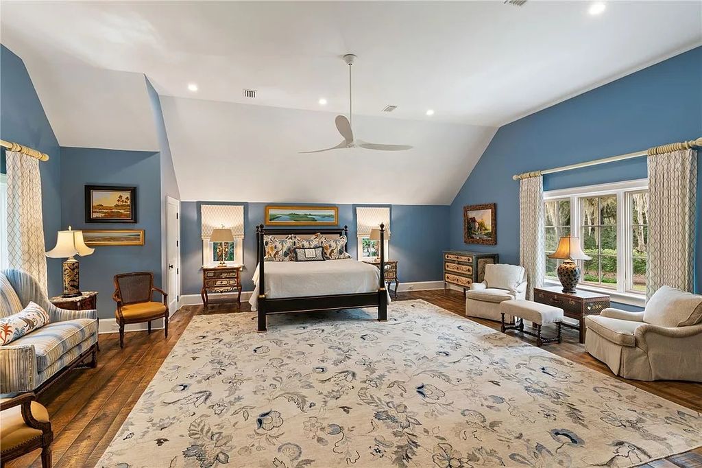 The Estate in Saint Simons Island is a luxurious home perfectly situated with panoramic deep water and marsh views now available for sale. This home located at 420 Pikes Bluff Dr, Saint Simons Island, Georgia; offering 04 bedrooms and 06 bathrooms with 6,052 square feet of living spaces.