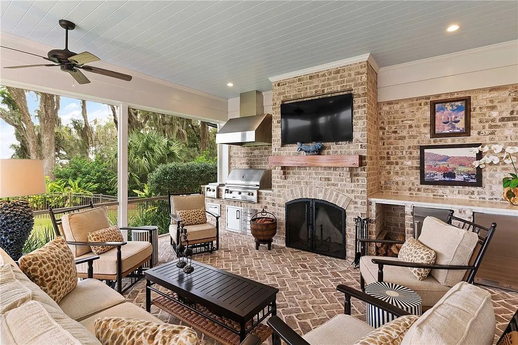 The Estate in Saint Simons Island is a luxurious home perfectly situated with panoramic deep water and marsh views now available for sale. This home located at 420 Pikes Bluff Dr, Saint Simons Island, Georgia; offering 04 bedrooms and 06 bathrooms with 6,052 square feet of living spaces.