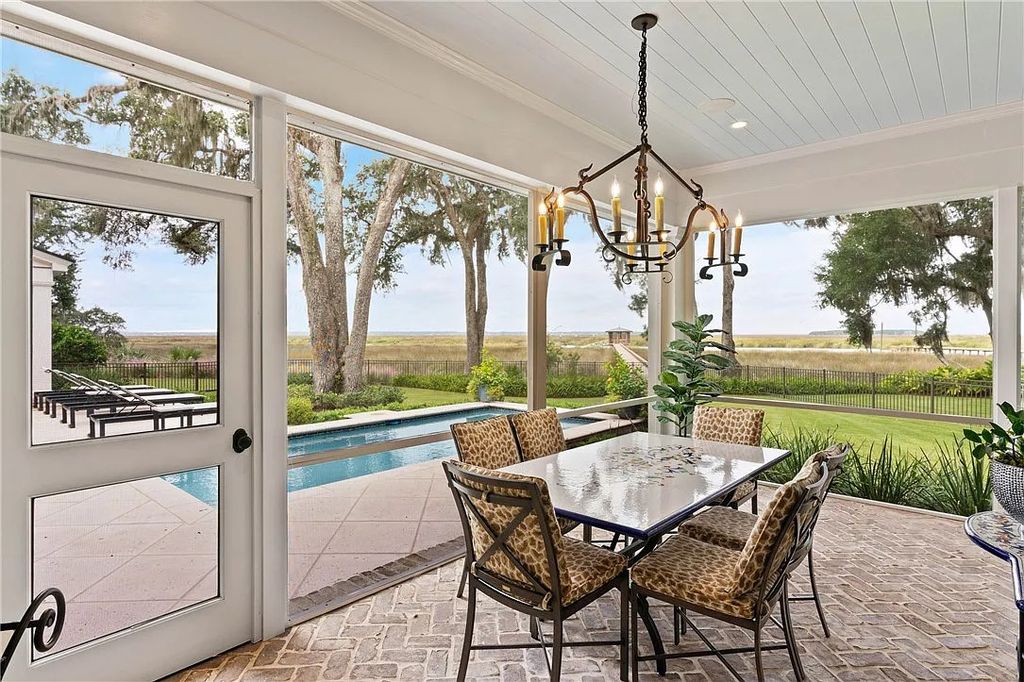 The Estate in Saint Simons Island is a luxurious home perfectly situated with panoramic deep water and marsh views now available for sale. This home located at 420 Pikes Bluff Dr, Saint Simons Island, Georgia; offering 04 bedrooms and 06 bathrooms with 6,052 square feet of living spaces.