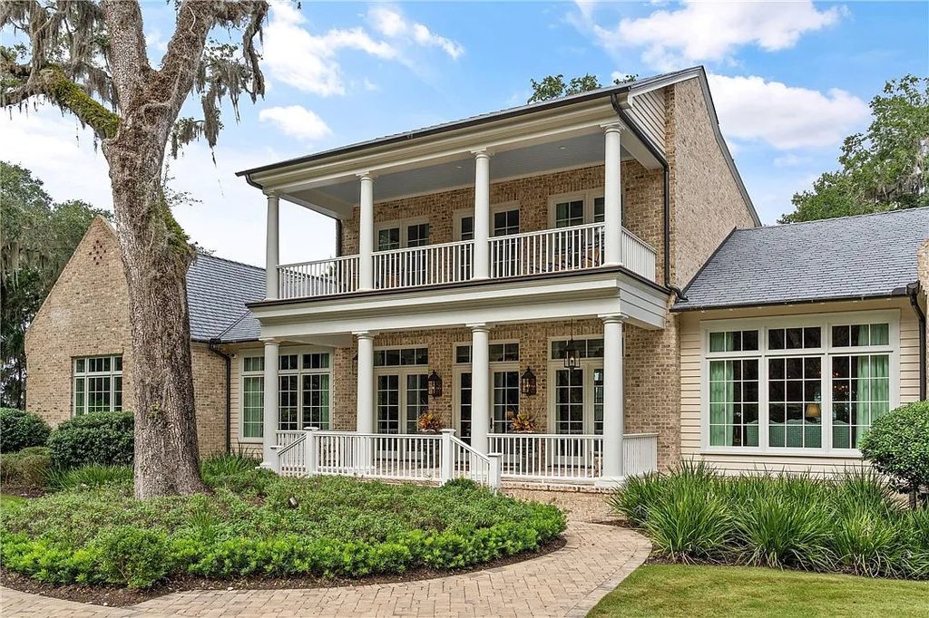 The Estate in Saint Simons Island is a luxurious home perfectly situated with panoramic deep water and marsh views now available for sale. This home located at 420 Pikes Bluff Dr, Saint Simons Island, Georgia; offering 04 bedrooms and 06 bathrooms with 6,052 square feet of living spaces.