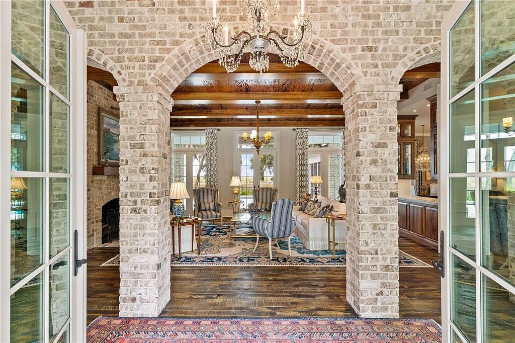 The Estate in Saint Simons Island is a luxurious home perfectly situated with panoramic deep water and marsh views now available for sale. This home located at 420 Pikes Bluff Dr, Saint Simons Island, Georgia; offering 04 bedrooms and 06 bathrooms with 6,052 square feet of living spaces.