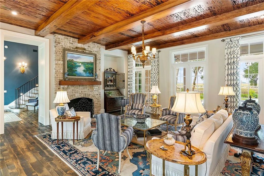 The Estate in Saint Simons Island is a luxurious home perfectly situated with panoramic deep water and marsh views now available for sale. This home located at 420 Pikes Bluff Dr, Saint Simons Island, Georgia; offering 04 bedrooms and 06 bathrooms with 6,052 square feet of living spaces.