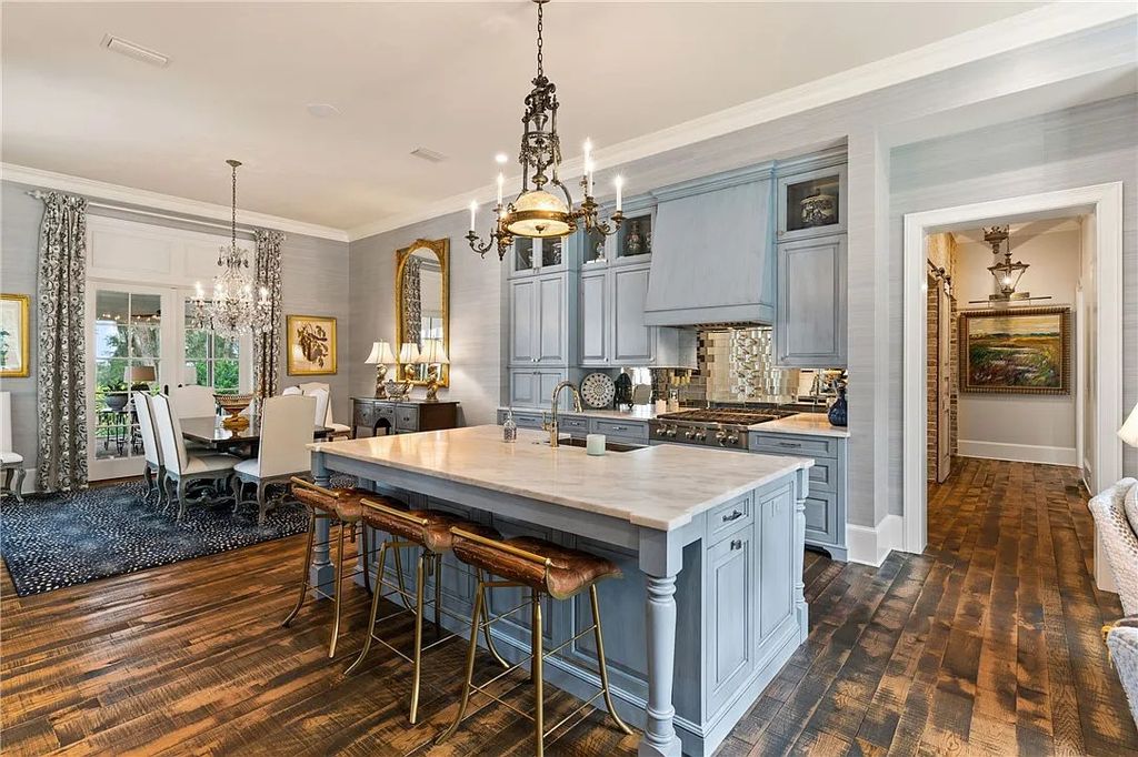 The Estate in Saint Simons Island is a luxurious home perfectly situated with panoramic deep water and marsh views now available for sale. This home located at 420 Pikes Bluff Dr, Saint Simons Island, Georgia; offering 04 bedrooms and 06 bathrooms with 6,052 square feet of living spaces.