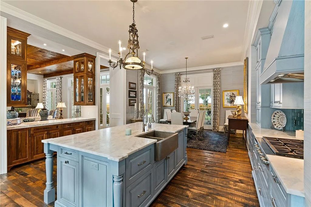 The Estate in Saint Simons Island is a luxurious home perfectly situated with panoramic deep water and marsh views now available for sale. This home located at 420 Pikes Bluff Dr, Saint Simons Island, Georgia; offering 04 bedrooms and 06 bathrooms with 6,052 square feet of living spaces.