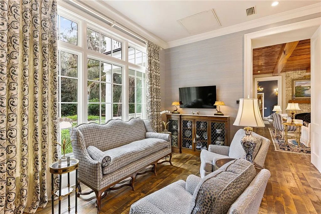 The Estate in Saint Simons Island is a luxurious home perfectly situated with panoramic deep water and marsh views now available for sale. This home located at 420 Pikes Bluff Dr, Saint Simons Island, Georgia; offering 04 bedrooms and 06 bathrooms with 6,052 square feet of living spaces.