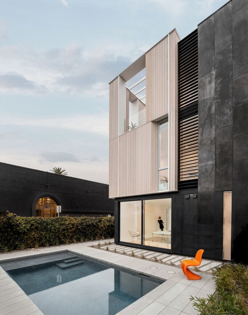 Flex House prominent home in California by Johnsen Schmaling Architects 11