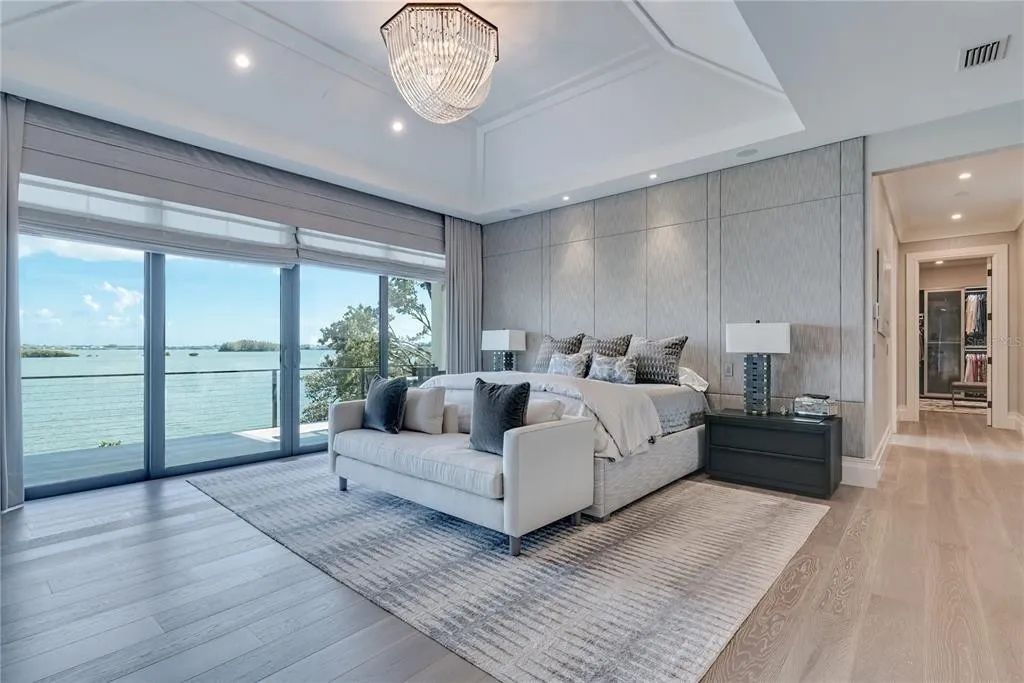 3799 Flamingo Avenue, Sarasota, Florida is an island paradise and strategically located to provide quick access to Sarasota’s shopping, dining, and world-renowned attractions, designed for entertaining and a relaxed island lifestyle. 