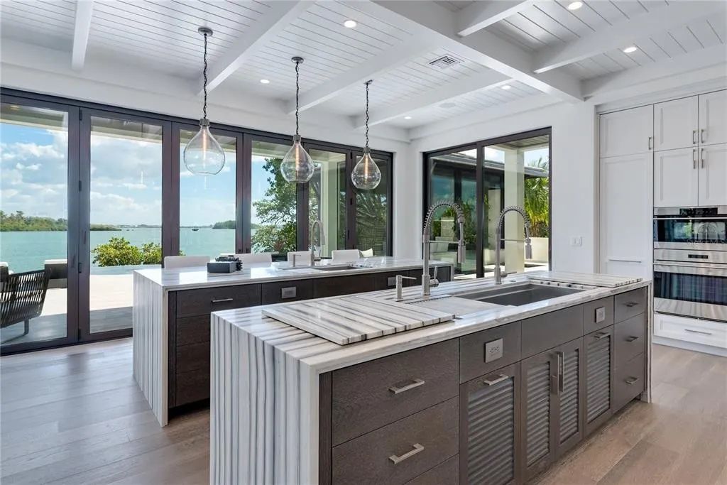 3799 Flamingo Avenue, Sarasota, Florida is an island paradise and strategically located to provide quick access to Sarasota’s shopping, dining, and world-renowned attractions, designed for entertaining and a relaxed island lifestyle. 