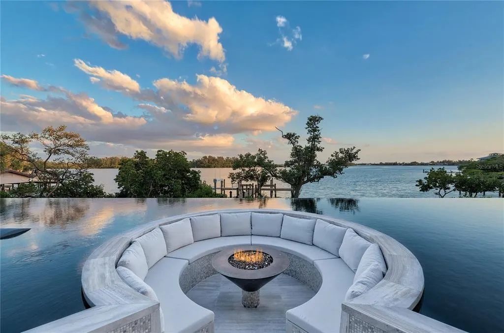3799 Flamingo Avenue, Sarasota, Florida is an island paradise and strategically located to provide quick access to Sarasota’s shopping, dining, and world-renowned attractions, designed for entertaining and a relaxed island lifestyle. 