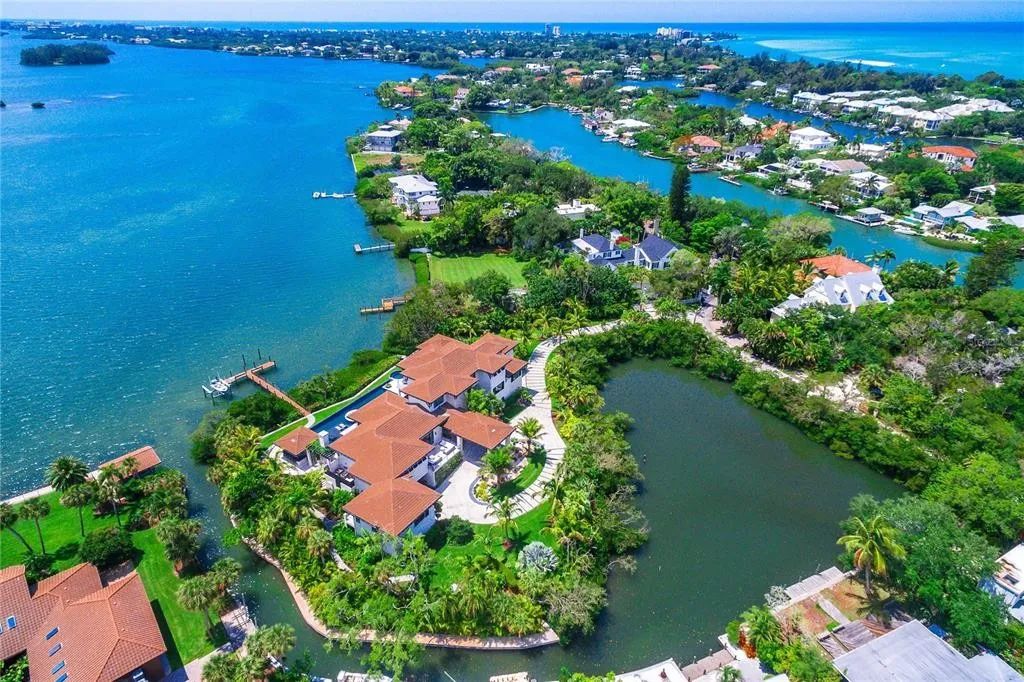 3799 Flamingo Avenue, Sarasota, Florida is an island paradise and strategically located to provide quick access to Sarasota’s shopping, dining, and world-renowned attractions, designed for entertaining and a relaxed island lifestyle. 
