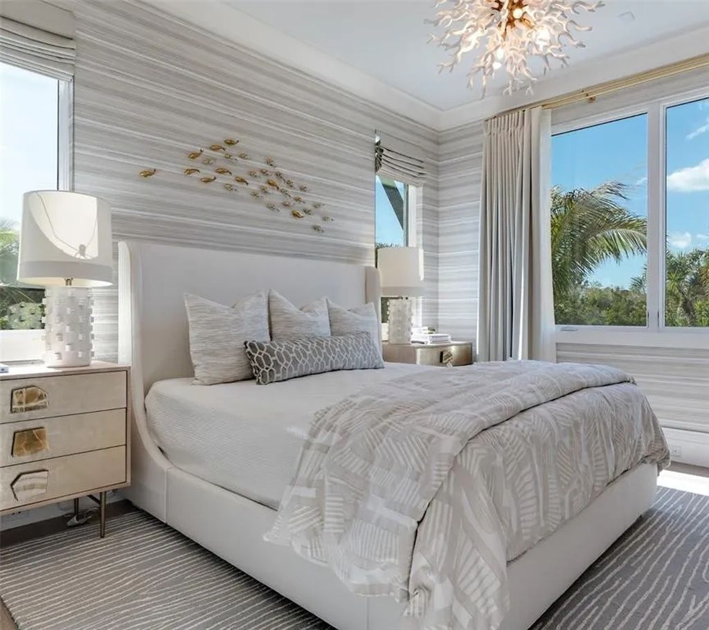 3799 Flamingo Avenue, Sarasota, Florida is an island paradise and strategically located to provide quick access to Sarasota’s shopping, dining, and world-renowned attractions, designed for entertaining and a relaxed island lifestyle. 