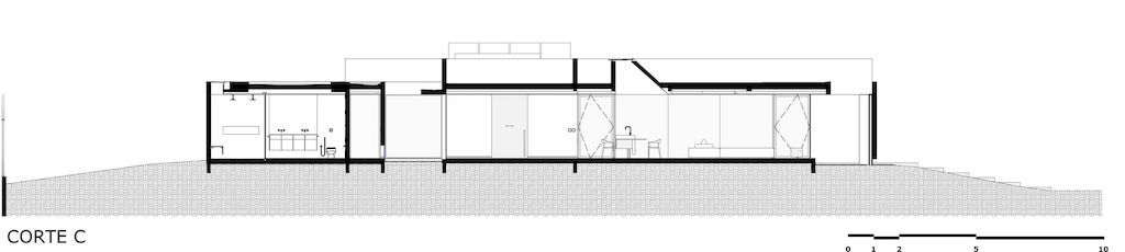 Galeria House with impressive white facade in Brazil by BLOCO Arquitetos 24