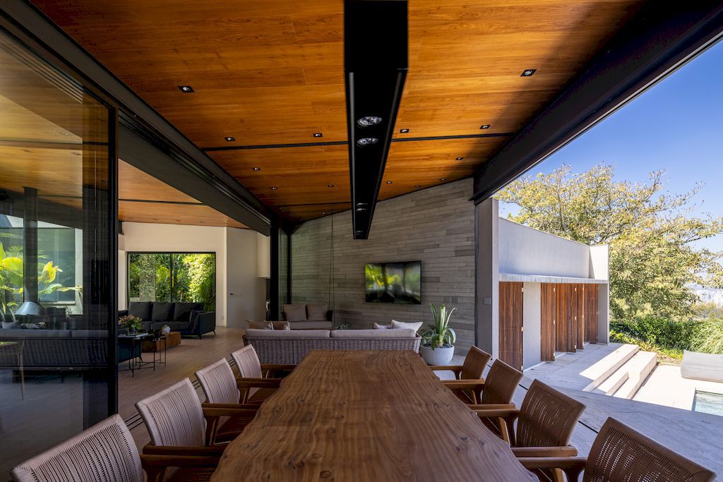 LE House Stunning Renovation Project in Brazil by Arquitetos Associados 11