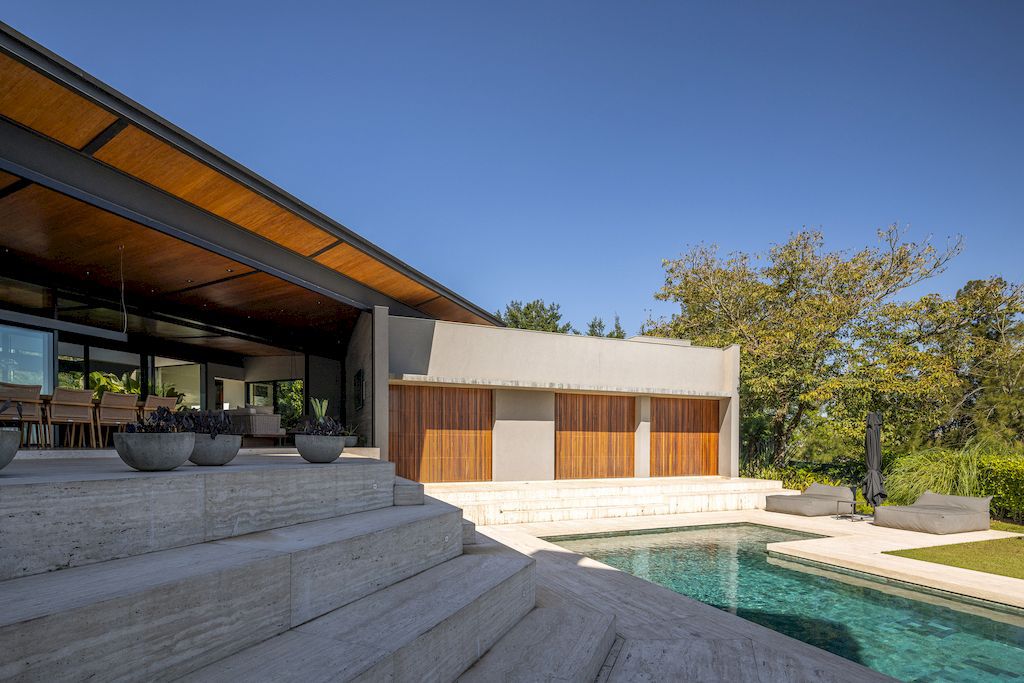 LE House, Stunning Renovation Project in Brazil by Arquitetos Associados