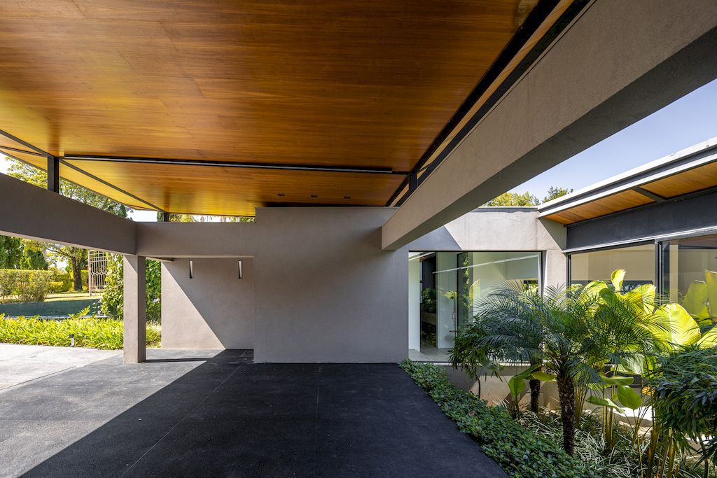 LE House Stunning Renovation Project in Brazil by Arquitetos Associados 9