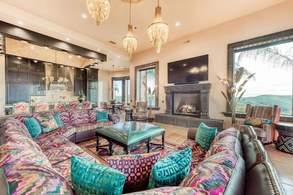 22137 Oak Glen Lane, Friant, California is a newly constructed home boasts 360 degree views of the snow-capped Sierras, Millerton Lake, Eagle Springs Golf Course and the City, enjoying the massive resort-style pool which includes a waterslide, private grotto and recessed fire pit.