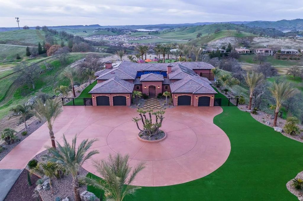 22137 Oak Glen Lane, Friant, California is a newly constructed home boasts 360 degree views of the snow-capped Sierras, Millerton Lake, Eagle Springs Golf Course and the City, enjoying the massive resort-style pool which includes a waterslide, private grotto and recessed fire pit.