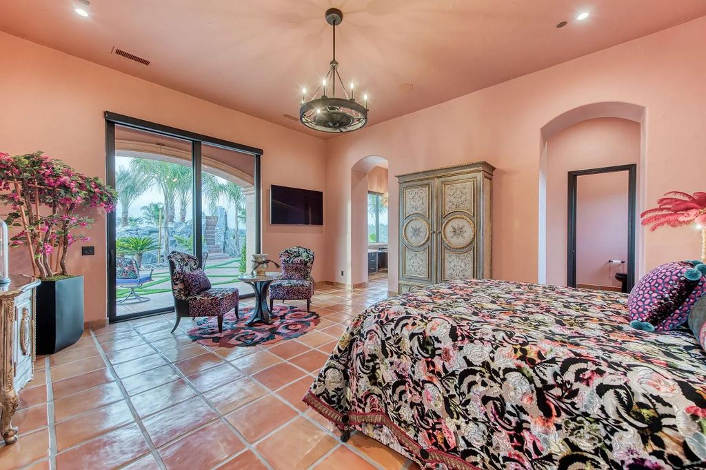 22137 Oak Glen Lane, Friant, California is a newly constructed home boasts 360 degree views of the snow-capped Sierras, Millerton Lake, Eagle Springs Golf Course and the City, enjoying the massive resort-style pool which includes a waterslide, private grotto and recessed fire pit.