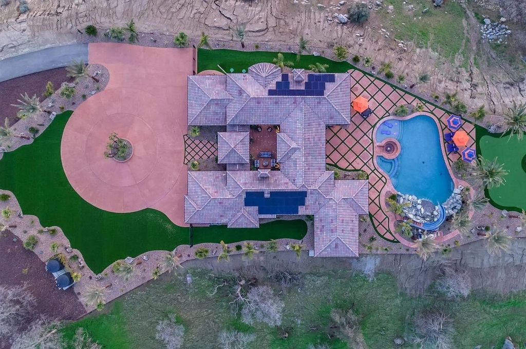 22137 Oak Glen Lane, Friant, California is a newly constructed home boasts 360 degree views of the snow-capped Sierras, Millerton Lake, Eagle Springs Golf Course and the City, enjoying the massive resort-style pool which includes a waterslide, private grotto and recessed fire pit.