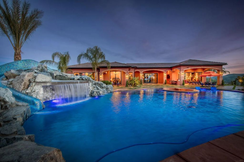 22137 Oak Glen Lane, Friant, California is a newly constructed home boasts 360 degree views of the snow-capped Sierras, Millerton Lake, Eagle Springs Golf Course and the City, enjoying the massive resort-style pool which includes a waterslide, private grotto and recessed fire pit.