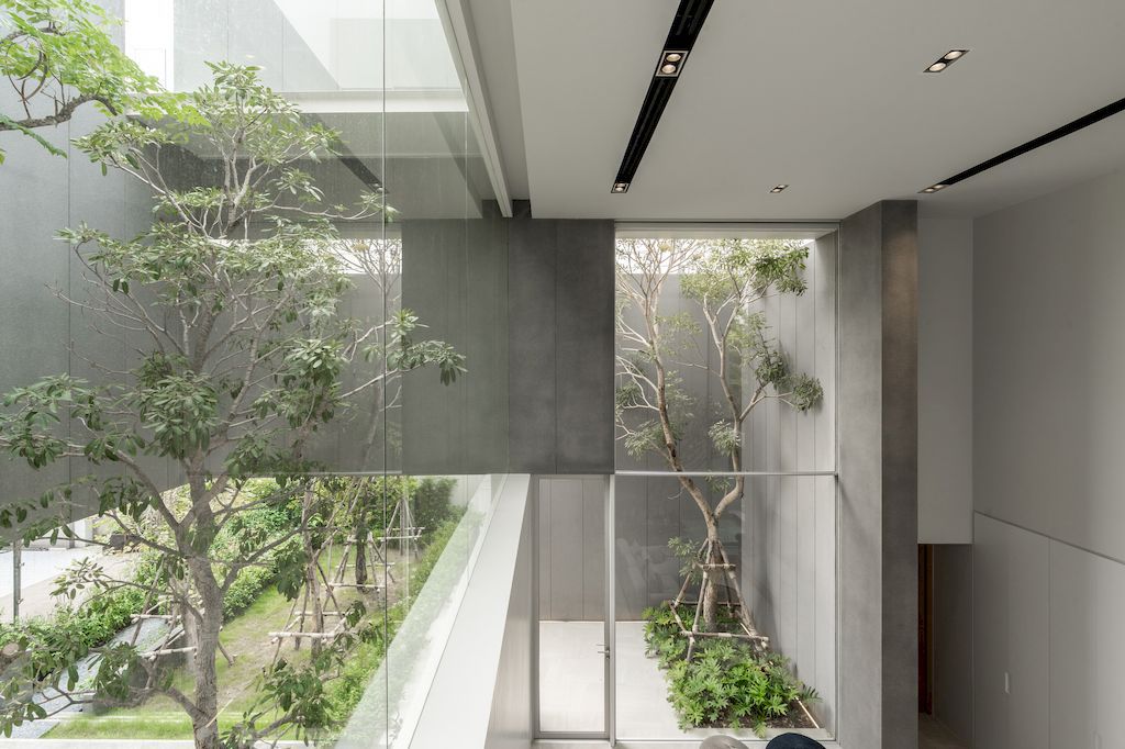 Mit Chit House with Pleasing, Modern Exterior by Looklen Architects