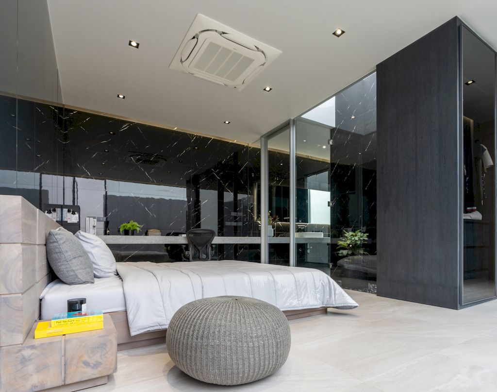 Mit Chit House with Pleasing, Modern Exterior by Looklen Architects