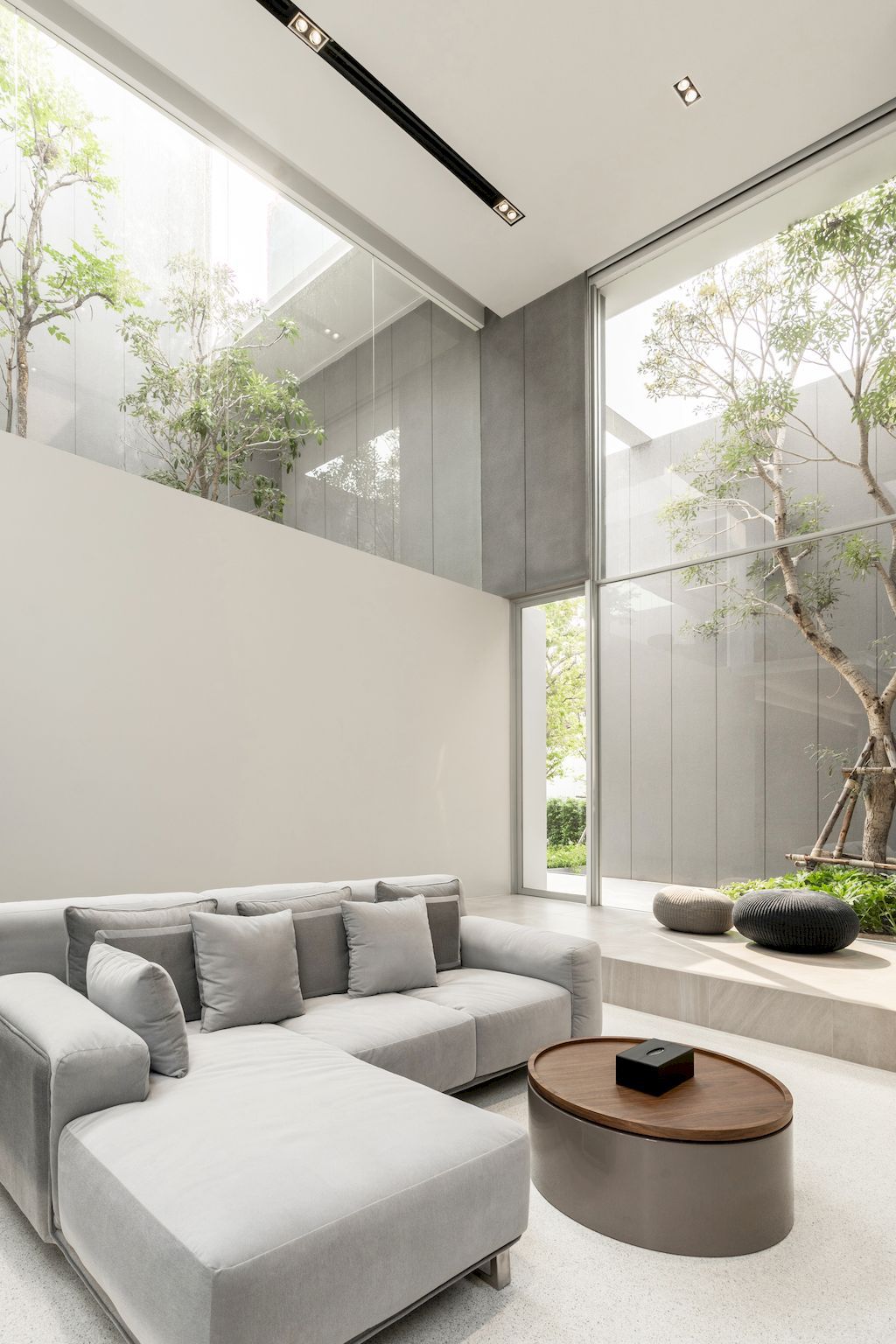 Mit Chit House with Pleasing, Modern Exterior by Looklen Architects