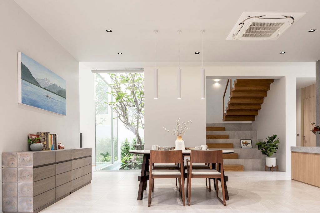 Mit Chit House with Pleasing, Modern Exterior by Looklen Architects