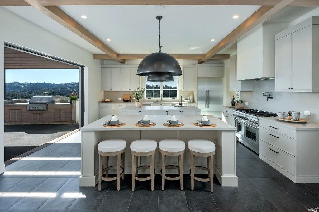4693 Wallace North Road, Santa Rosa, California is a single level, Modern California style home was built to the highest standards under the collaboration of Alfa Partners, Sonoma Hill Builders & Bevan & Associates, located on nearly 12 acres in Foothill Ranch, equidistant to Healdsburg & Calistoga & just minutes to the Sonoma County Airport.