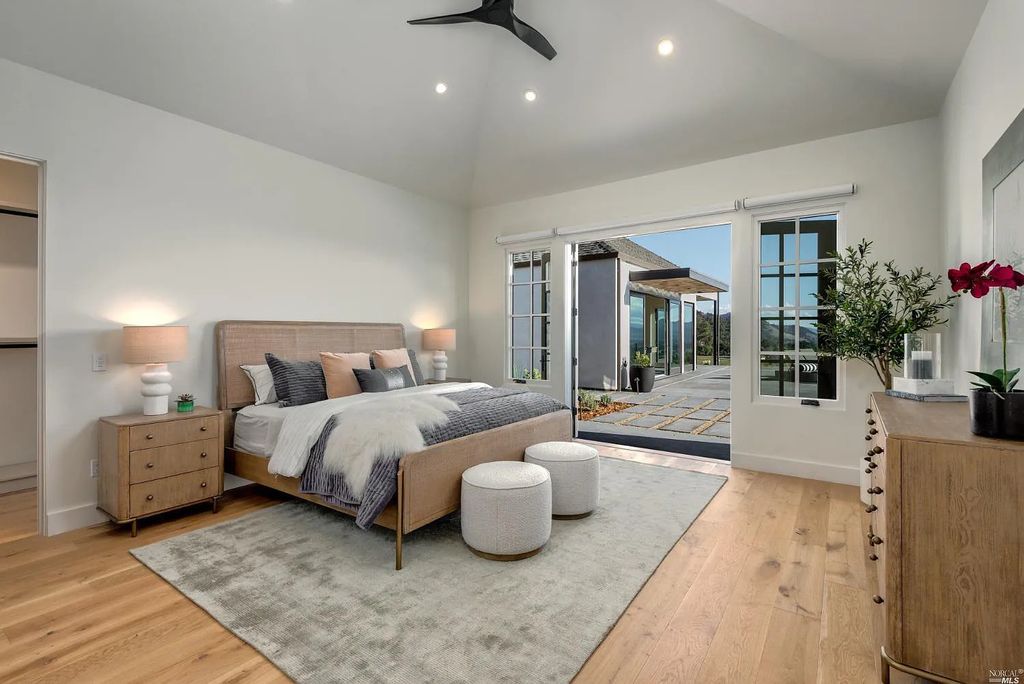 4693 Wallace North Road, Santa Rosa, California is a single level, Modern California style home was built to the highest standards under the collaboration of Alfa Partners, Sonoma Hill Builders & Bevan & Associates, located on nearly 12 acres in Foothill Ranch, equidistant to Healdsburg & Calistoga & just minutes to the Sonoma County Airport.