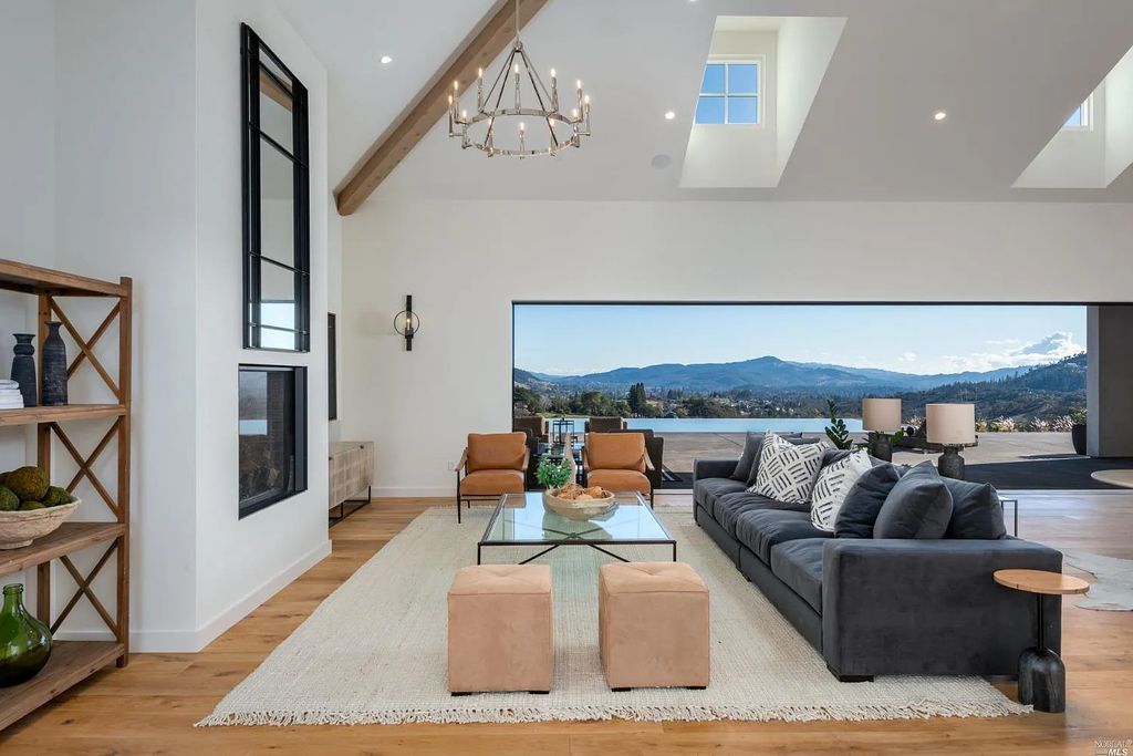 4693 Wallace North Road, Santa Rosa, California is a single level, Modern California style home was built to the highest standards under the collaboration of Alfa Partners, Sonoma Hill Builders & Bevan & Associates, located on nearly 12 acres in Foothill Ranch, equidistant to Healdsburg & Calistoga & just minutes to the Sonoma County Airport.
