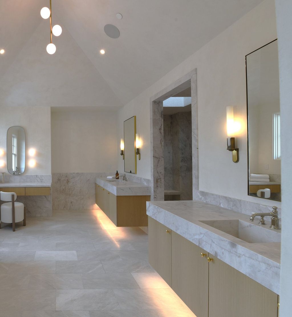 14830 Pampas Ricas Boulevard, Pacific Palisades, California is artfully designed and sophisticated estate flooded with an array of warmth and light through its thoughtfully executed floor plan displaying a masterful fusion of high-quality materials and unparalleled finishes.