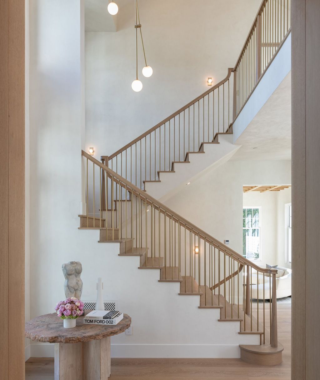 14830 Pampas Ricas Boulevard, Pacific Palisades, California is artfully designed and sophisticated estate flooded with an array of warmth and light through its thoughtfully executed floor plan displaying a masterful fusion of high-quality materials and unparalleled finishes.
