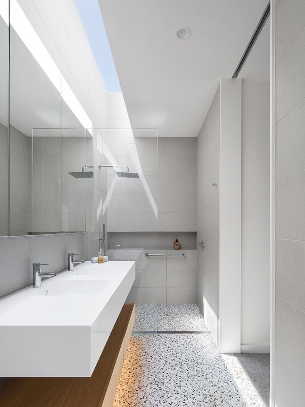 Somers Modular Home, a Beach House in Luxury and Light by Modscape