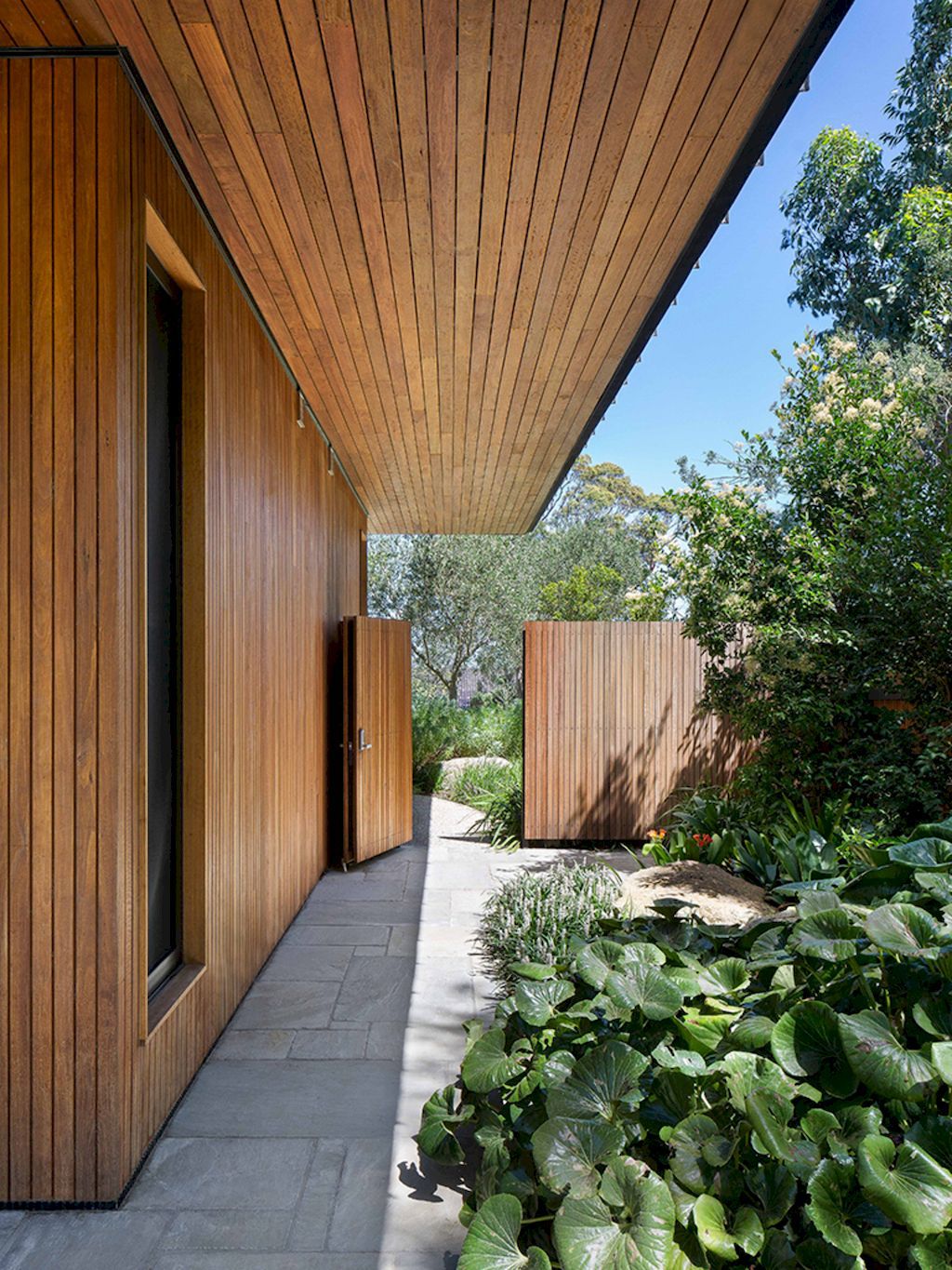 Somers Modular Home, a Beach House in Luxury and Light by Modscape