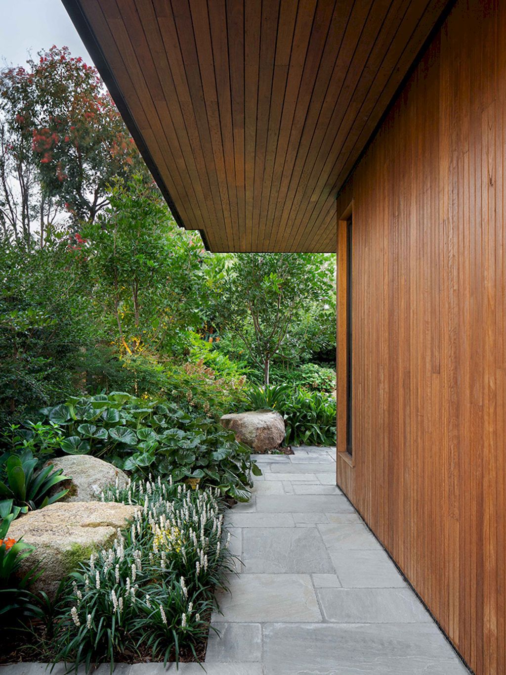 Somers Modular Home, a Beach House in Luxury and Light by Modscape