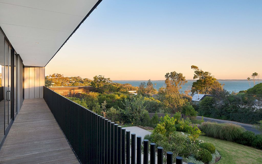 Somers Modular Home, a Beach House in Luxury and Light by Modscape