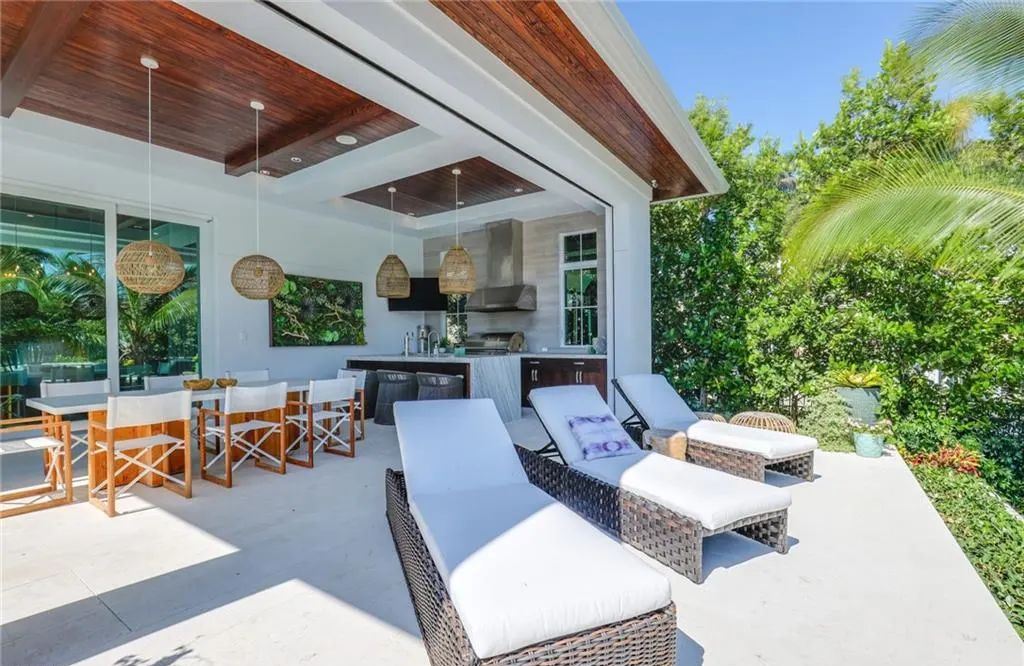 450 14th Ave South, Naples, Florida is a showcase of timeless sophistication with an Olde Florida twist and designer touches throughout near with superb dining and shopping options and a stone’s throw from the powder-soft sandy beach and tranquil Gulf waters.